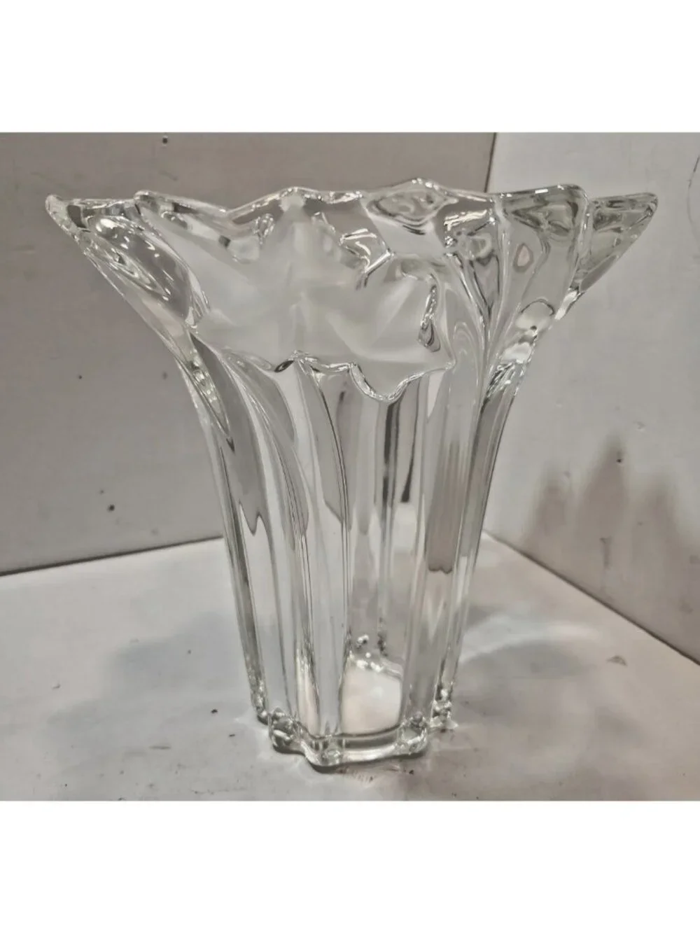 Mikasa Parisian Ivy Lead Crystal Flower Vase Swirled w/ Frosted Ivy Accents 8